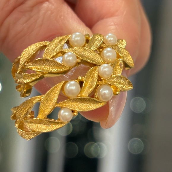 Vintage earrings gold plated Pearl and Leafs. - Picture 1 of 11